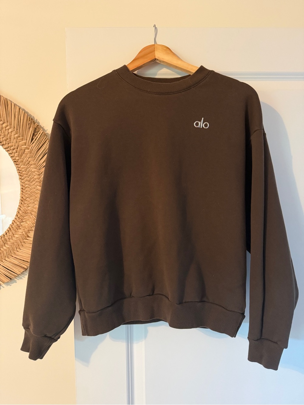 ALO Yoga Accolare Crewneck Sweatshirt in Espresso Size XS